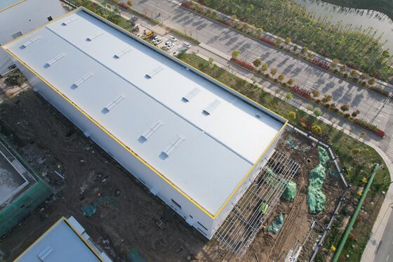 Construcción industrial de metal ensamblada en secciones Marcos desmontables de luz amplia y transparente utilizados para talleres de máquinas, depósitos de almacenamiento y plantas de embalaje de mercancías